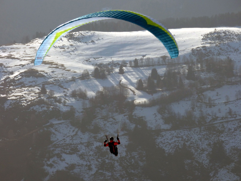 leisure activity, joy, sport, sailing, paragliding, real people, outdoors, snow, stolen, exhilaration, unrecognizable person, winter, sky, extreme sports