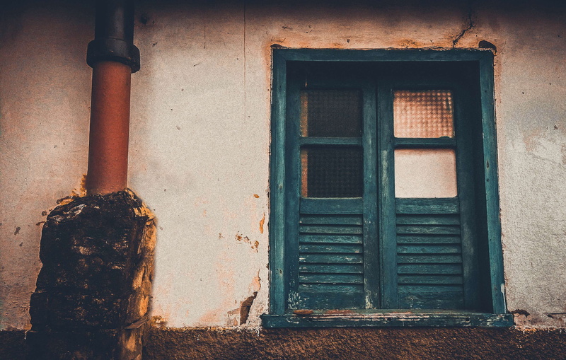 pipe - tube, building exterior, old, build, beautiful city, closed, historic, metal, beautiful, mariana, no people, window, architecture, abandoned, day