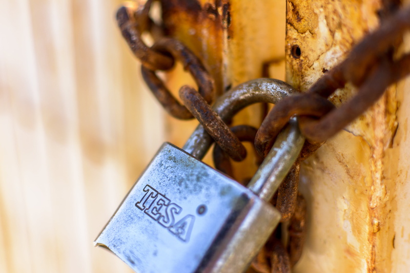 barrier, iron - Metal, communication, gate, close-up, tesa, 4K, old, rusty, macro, padlock, love, day, fence, steel, door, concepts, gray, selective focus