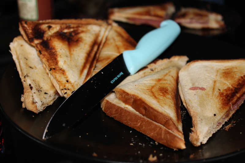 small group of objects, wurstbrot, abendbrot, sandwich, toasted bread, high angle view, tapas, no people, fast food, toast gratin, table knife, sandwich maker