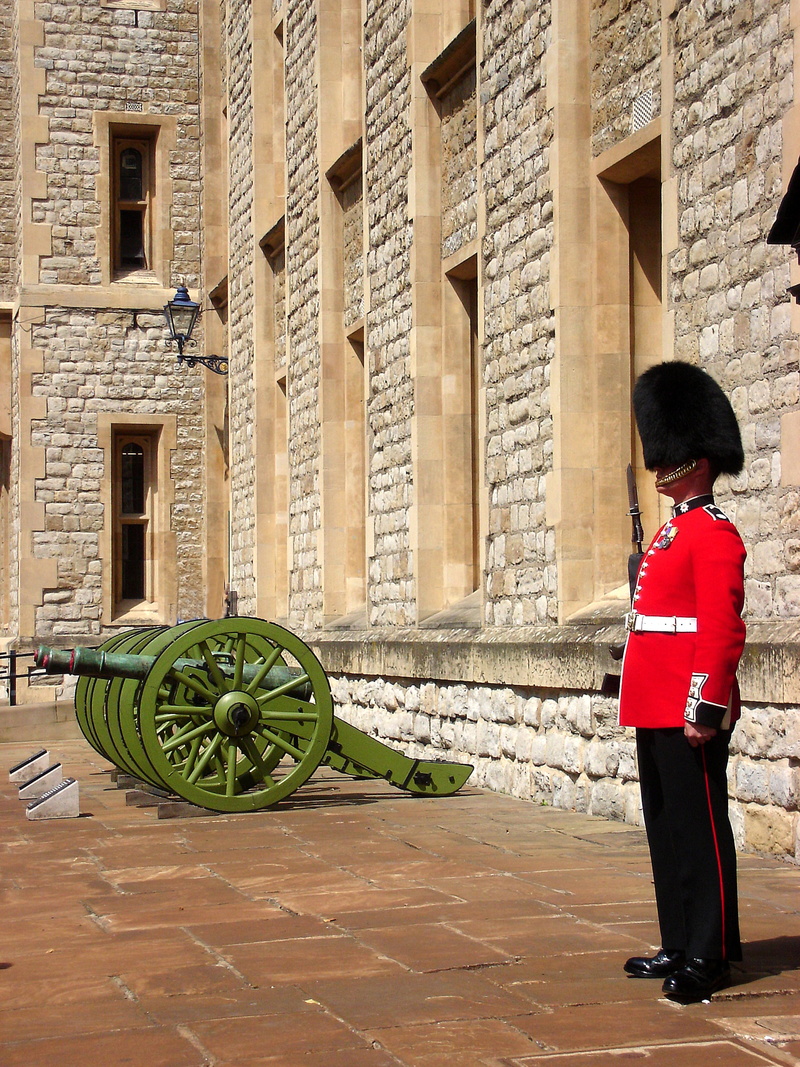 great britain, lifestyles, uniform, standing, built structure, guard, women, casual clothing, old, adult, architecture, landmark, young adult, cannons