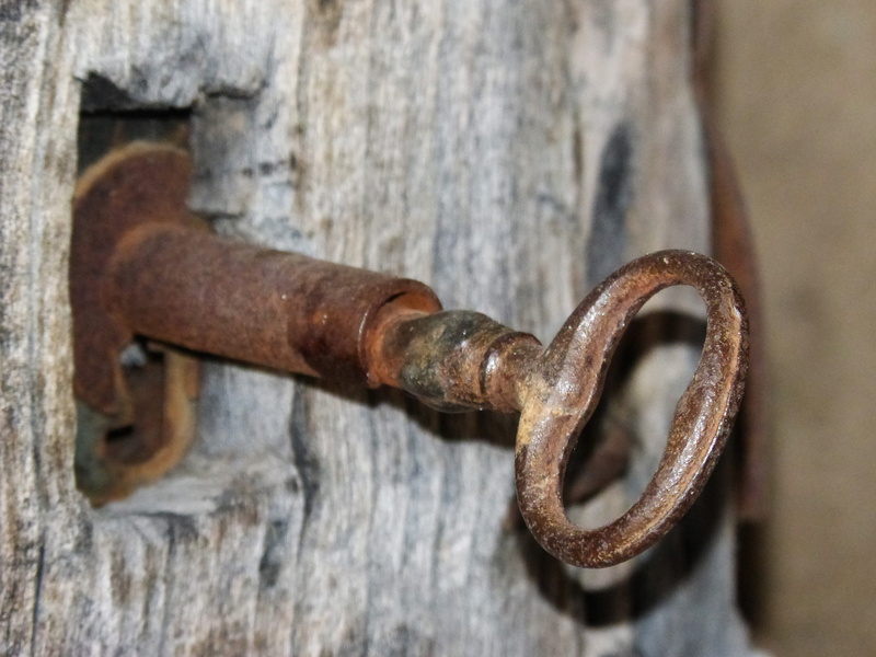 Wood, Lock, focus on foreground, textured, key, rusty, no people, rustic, Open, protection, latch, security, old, run-down, entrance, weathered, Iron, 4K