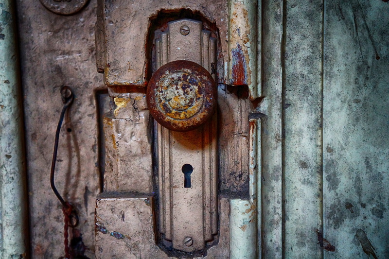 ruined, outdoors, abandoned, run-down, no people, door, old door, medieval, old, safety, brown, metal, decline, key, close, lock, weathered, protection
