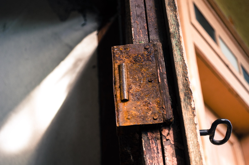 rusty, rust, cellar door, history, focus on foreground, architecture, key, metal, weathered, outdoors, 4K, antique, no people, selective focus, hinge