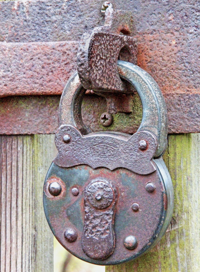 rusty, closed, 4K, metal, close, rusted, old, depend, detail, safety, locked, decline, latch, input, weathered, bolt, to, security, technology, entrance