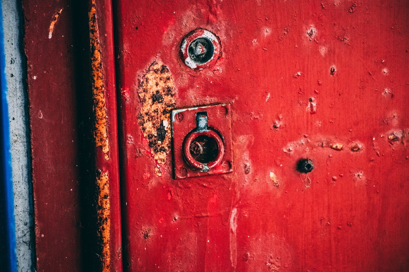 middelburg, red, security, outdoors, deterioration, backgrounds, netherlands, 5K, paint, decline, metal, keyhole, no people, handle, day, old, weathered