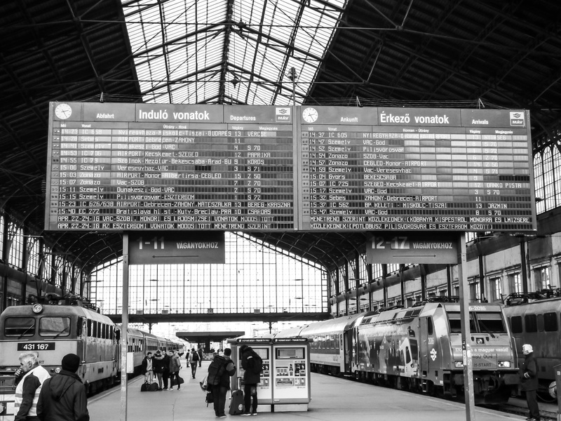 railroad station platform, train, train - vehicle, hungary, expectations, women, budapest, travel, men, large group of people, rail, 4K, commuter, railroad station