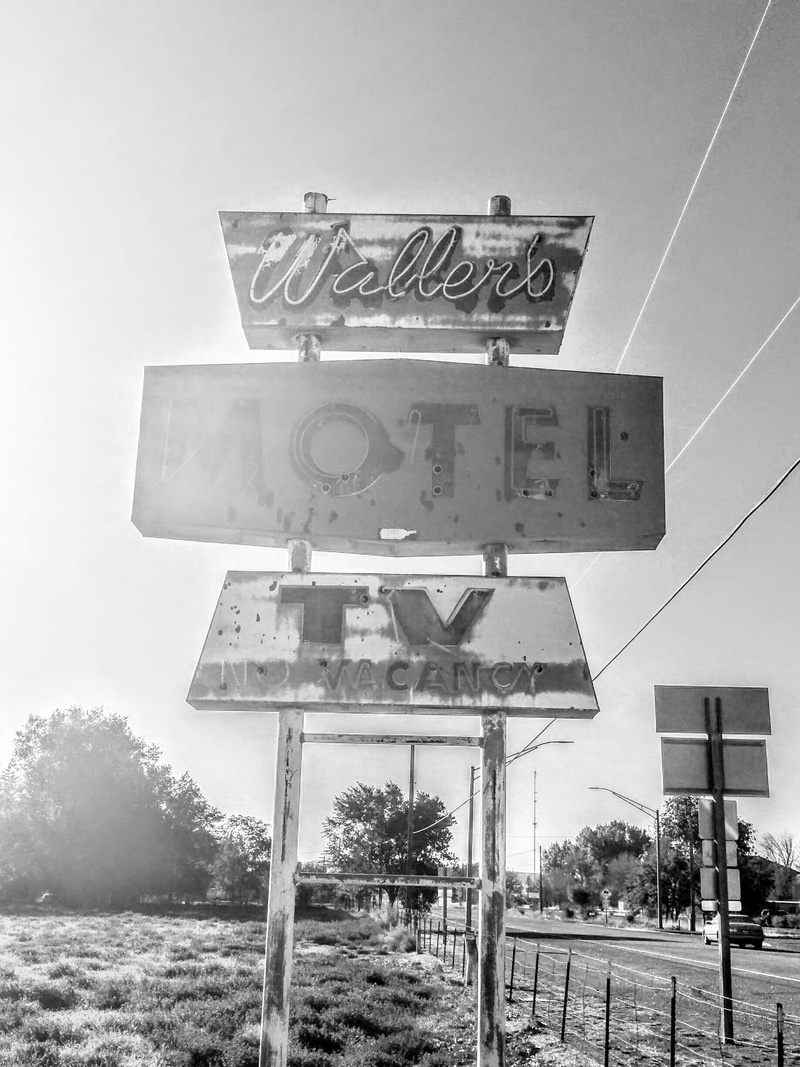 hotel, monochrome, road, information, idaho, information sign, road sign, sign, day, 1080P, direction, outdoors, script, tree, mobilephotography, communication