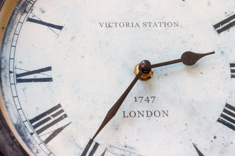 western script, close-up, day, digits, script, the past, time indicating, non-western script, dial, London, time, Victoria Station, architecture, Antique