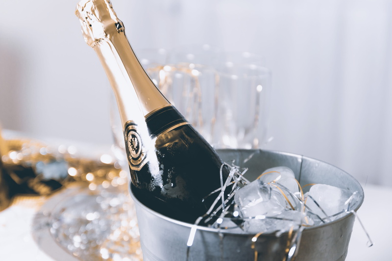 ice, luxury, champagne, life, close-up, wine bottle, bucket, container, concept, drinking glass, 5K, alcohol, bottle, refreshment, glass, new years eve
