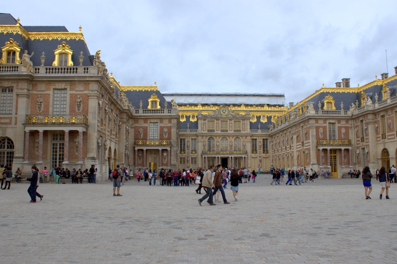 architecture, versailles, real people, travel, history, building, outdoors, landmark, tourism, tourist, beautiful, group of people, paris, large group of people