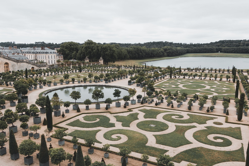 france, building, plant, ornamental garden, trees, high angle view, water, built structure, nature, travel destinations, jardins, grass, sky, château, formal garden
