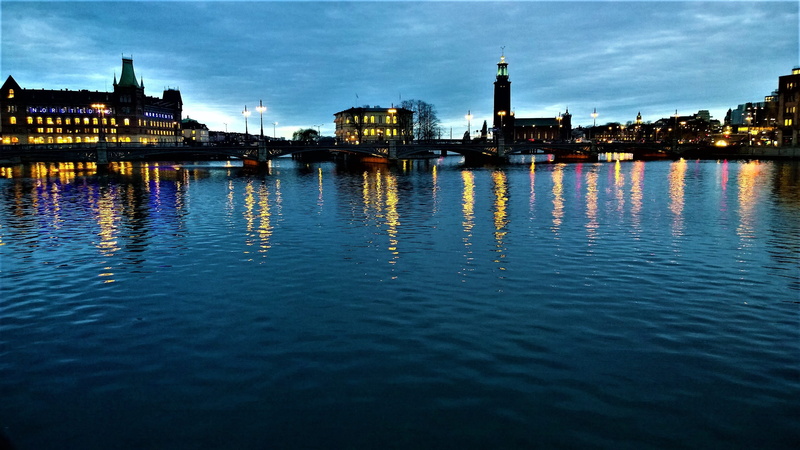 mirroring, connection, cityscape, winter, peaceful, travel destinations, buildings, city, cloud - sky, urban skyline, himmel, 2K, sky blue, view, near