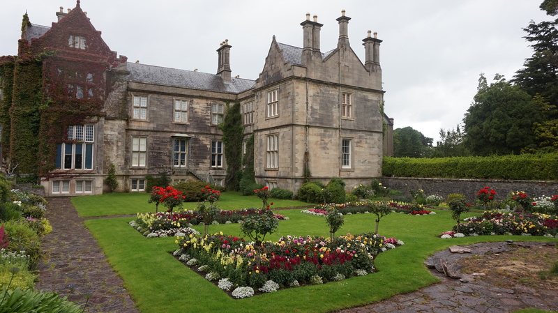 building exterior, tudor style architecture, no people, garden, springtime, home, the past, travel, building, ornamental garden, sky, plant, manicured lawn