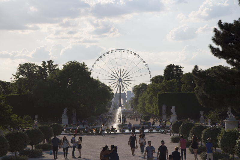 tourism, sky, built structure, museum, outdoors, musee, travel, group of people, travel destinations, real people, crowd, nature, architecture, large group of people