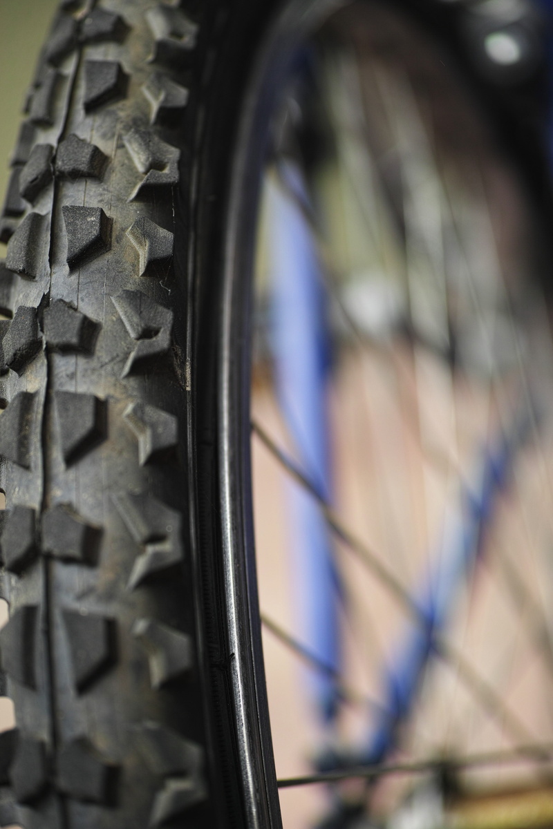 photo, road, tire, circle, 4K, healthy, accuracy, texture, vertical, go, mode of transportation, close-up, land vehicle, nobody, composition, extreme close-up