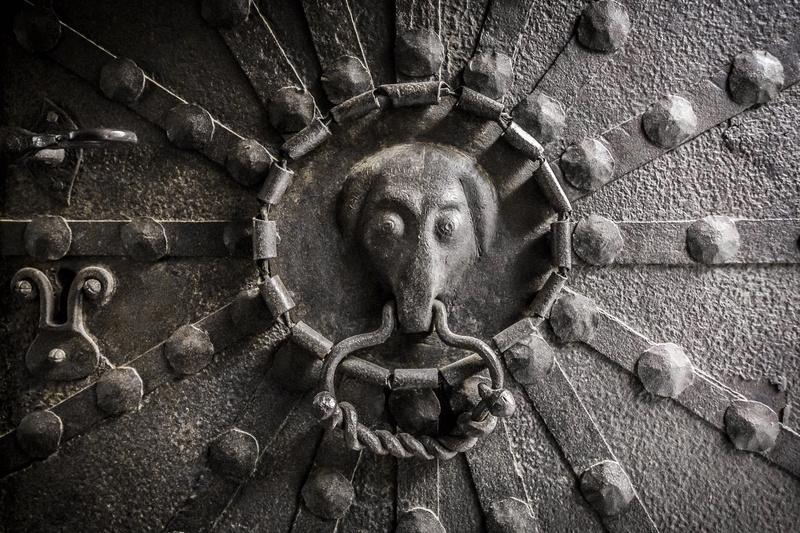 creativity, carving - craft product, craft, backgrounds, shape, outdoors, time, architecture, 2K, carving, decorative, human representation, metal handle
