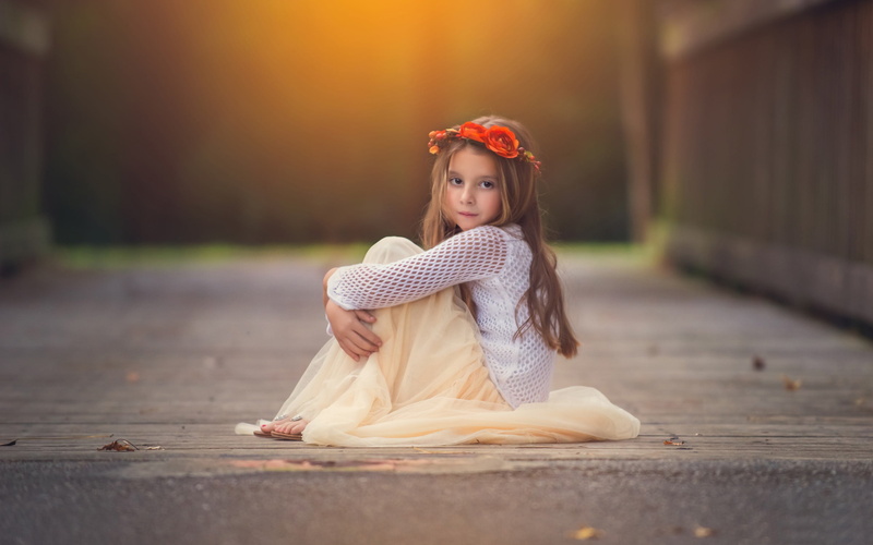 offspring, wreath, innocence, front view, fullscreen, full screen, real people, look, dress, women, background, widescreen, childhood, sleeved, one person