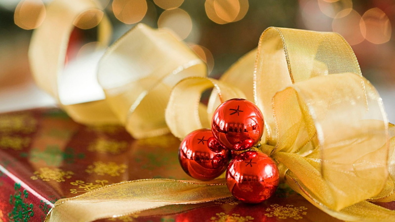holiday, no people, christmas decoration, 1080P, shiny, christmas, food, ribbon, close-up, christmas ornament, gift, red, ribbon - sewing item, decoration