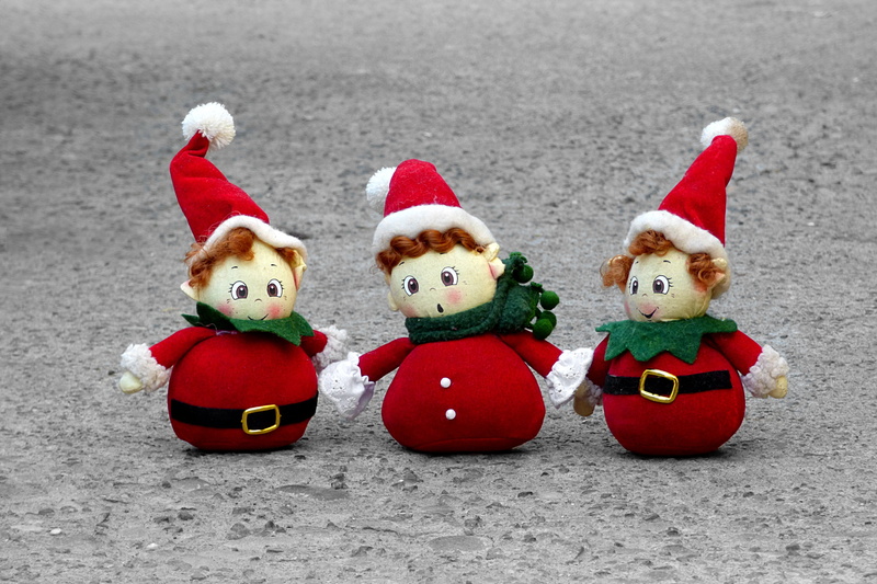 pavement, animal, animal representation, holiday, three, merry christmas, chrismas, representation, creativity, christmas, family christmas, santa, celebration