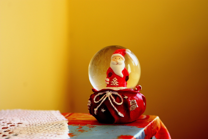 wrapping paper, blue, red, holiday, christmas decoration, clothing, male likeness, globe, 4K, event, ball, top, decoration, colored background, wall, tablecloth