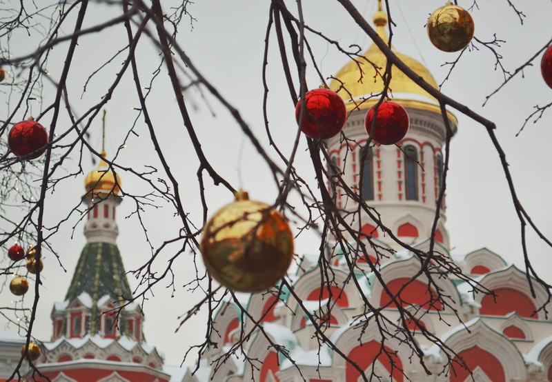 city, gold, tree, food, nature, architecture, celebration, winter, festive, outdoors, hanging, chrismas, built structure, sky, lighting equipment, holiday