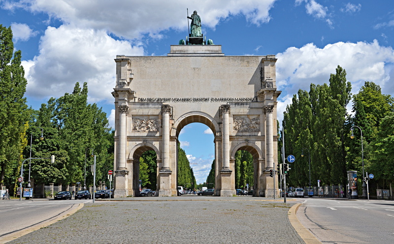 city gate, Munich, triumphal arch, travel destinations, the past, 5K, plant, monument, built structure, history, nature, day, bavaria, road, tree, sky