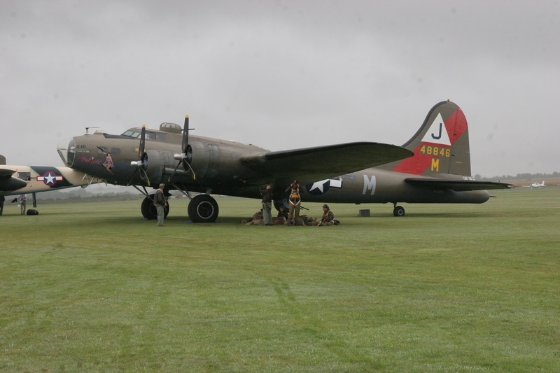 flying, bomb, b17, bomber, historically, aggression, uk, government, parked, plane, airport runway, armed Forces, sky, world war, airport, aircraft, military