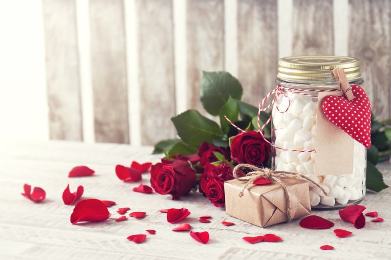 marshmallows, roses, valentine`s day, red, the holiday of all lovers, petals, 4K, Bank, gift
