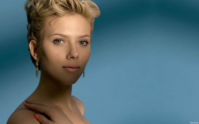 girls, celebrities, young women, blue background, movies, hair, portrait, one person, lucy, scarlett johansson, colored background, beauty, women, hairstyle