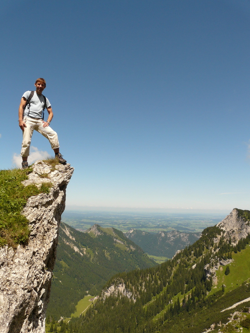 environment, mountain, exposed, one man only, nature, full length, hike, outdoors, wanderer, solid, extremely, extreme sports, copy space, edge, risk, clear sky