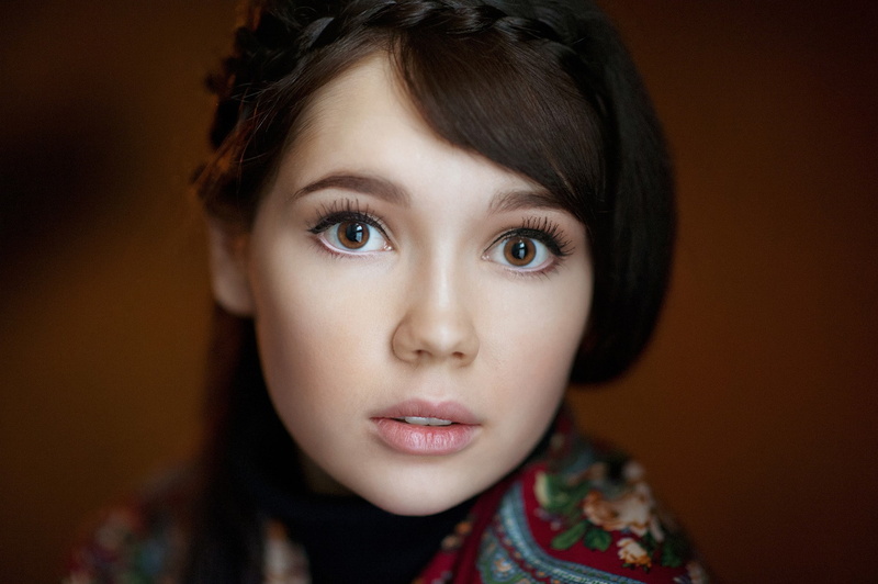 women, offspring, face, looking at camera, one person, hairstyle, child, childhood, portrait, contemplation, focus on foreground, brown hair, human body part