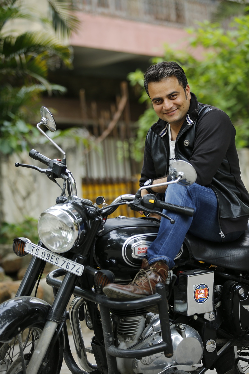 outdoors, looking at camera, real people, sitting, bike, leather jacket, motorcycle, black, adult, smiling, day, land vehicle, biker, jacket, lifestyles