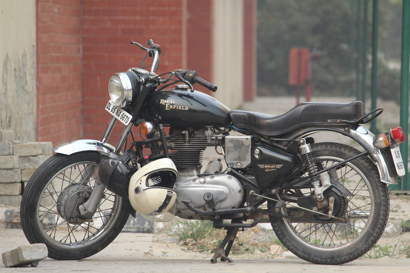black, built structure, set, city, outdoors, race, street, wheel, helmet, retro styled, architecture, 5K, enfield, stationary, standard, bike, bullet