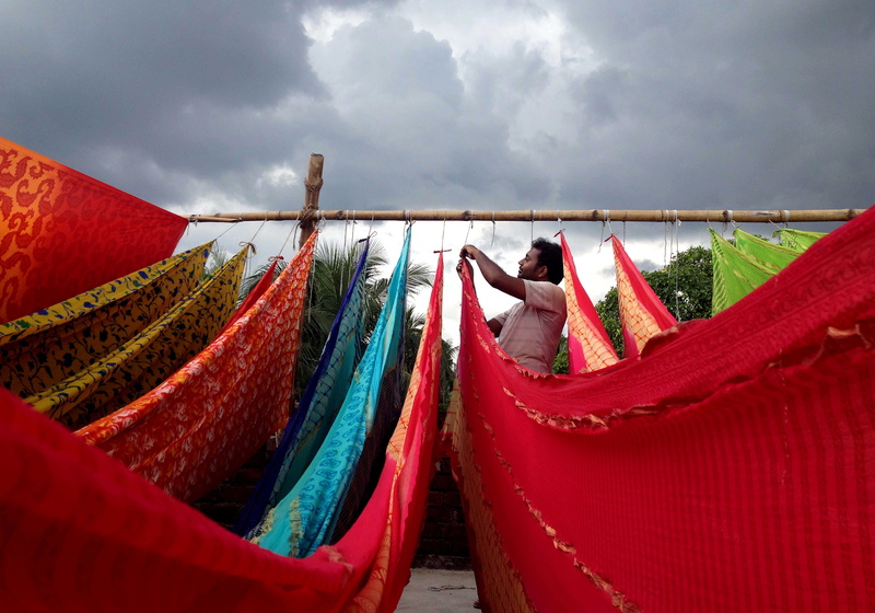 sky, people, sitting, man at work, transportation, india, fabric, multi colored, real people, 42/5/b, bengal, cloud, adult, cloud - sky, day, baidyabati