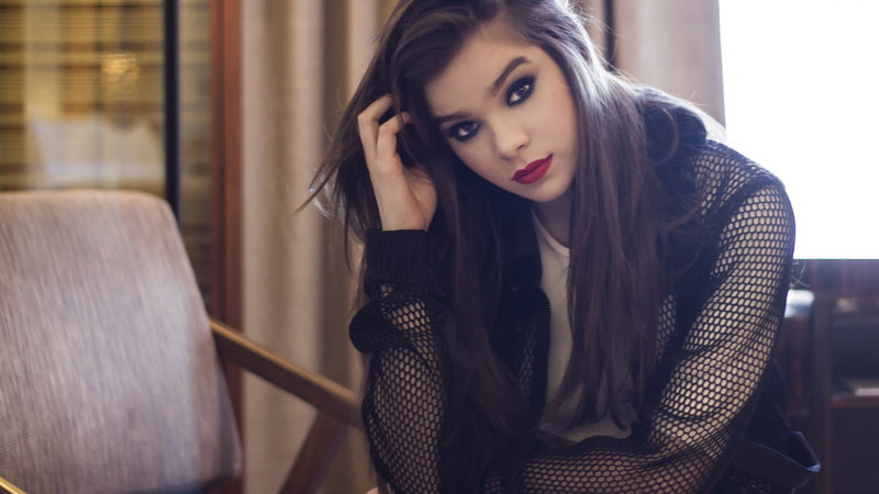 casual clothing, hairstyle, beauty, one person, contemplation, young women, teenager, portrait, women, beautiful woman, young adult, hailee-steinfeld-5120x2880-hot-5k-15645