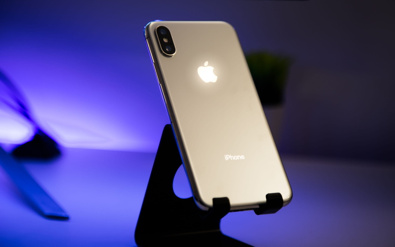 wireless technology, screen, studio shot, canon 1dx mark ii, iphone, apple, technology, computer equipment, mobile phone, colored background, united states
