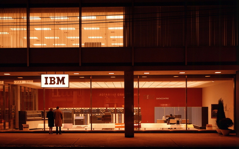 outdoors, western script, night, business, real people, building exterior, architecture, data center computer, people, store, sign, city life, text, walking