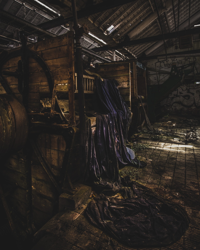 metal, no people, industry, old, wheel, dirty, graffiti, ceiling, built structure, large group of objects, deterioration, warehouse, damaged, building