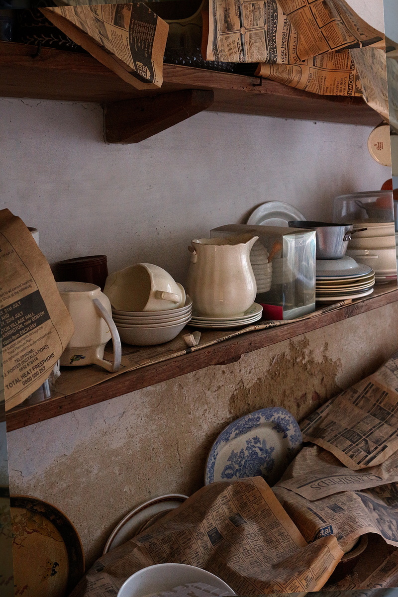pot, day, wood - material, kitchen, no people, old pots, old-fashioned, still life, container, dilapidated, rough, shelf, 5K, kitchen utensil, dust, rustic