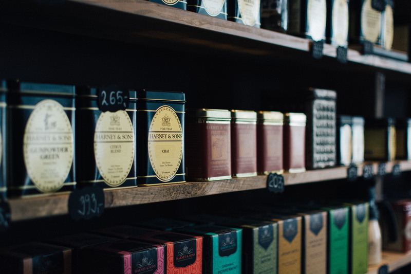 publication, wood - material, arrangement, Tea, indoors, large group of objects, shelf, old, education, old-fashioned, communication, text, Vintage, selective focus