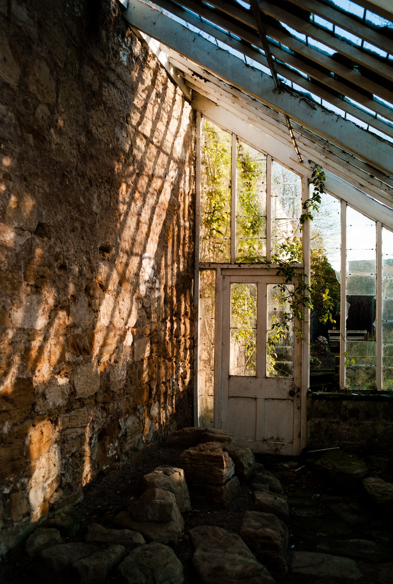 history, weathered, empty, stone, black, broken, room, built structure, building, house, deterioration, brown, white, ceiling, abandoned, storage, run-down
