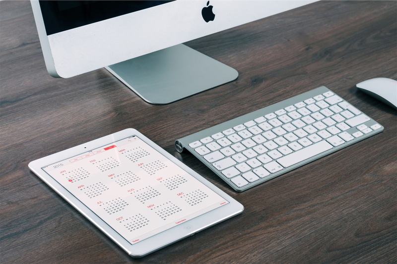 connection, ipad, silver, office, wireless technology, furniture, mac, day, wood - material, surface, calendar, indoors, imac, computer equipment, apple