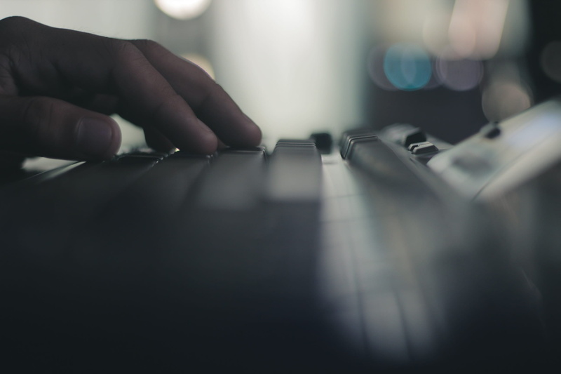 human finger, computer keyboard, adult, 2K, hand, shallow, arts culture and entertainment, type, human hand, one person, skill, surface level, men, occupation