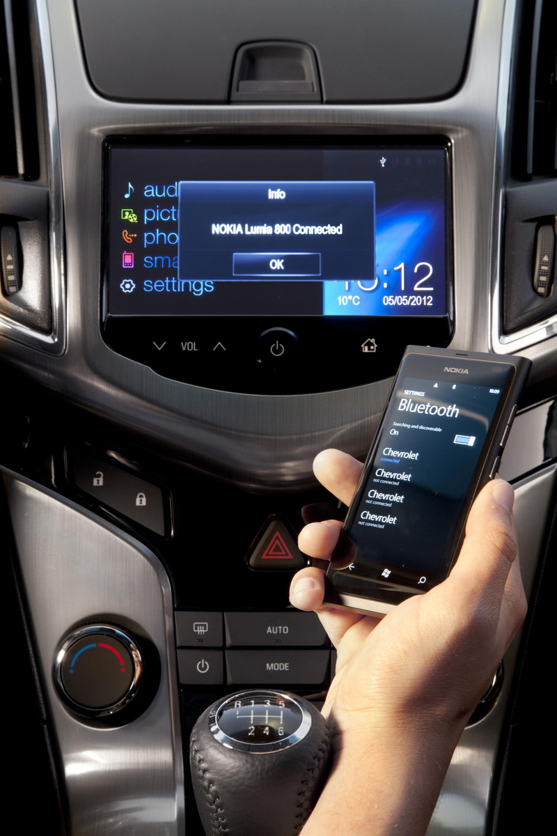 motor vehicle, people, human body part, wagon, close-up, communication, car interior, push button, transportation, dashboard, car, chevy, cruze, chevrolet