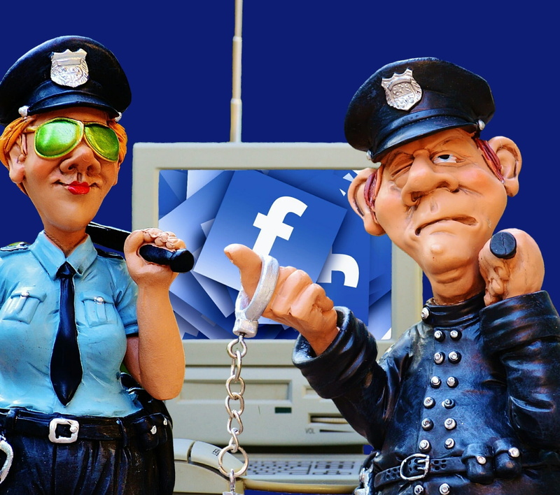 communicate, computer, figurine, communication, policewoman, waist up, young adult, two people, social networking, networking, technology, internet page