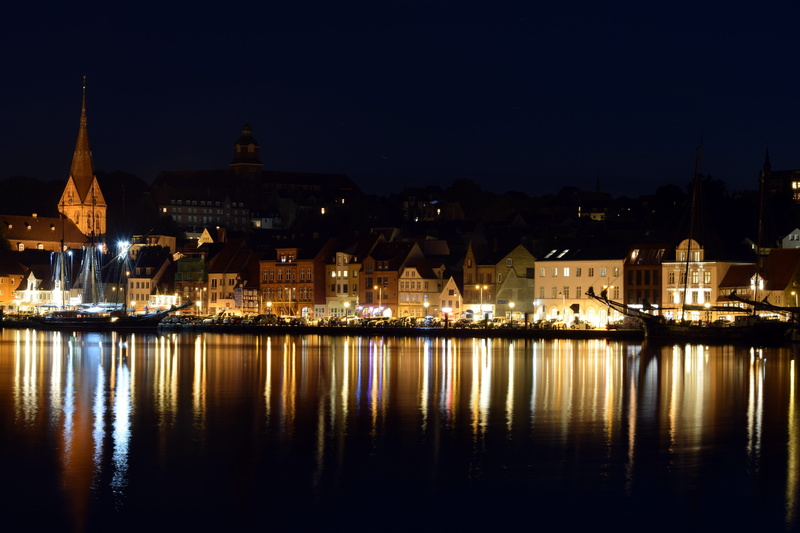 sea, abendstimmung, 5K, outdoors, building, sky, reflection, river, nautical vessel, flensburg, built structure, mirroring, city, illuminated, water, nature