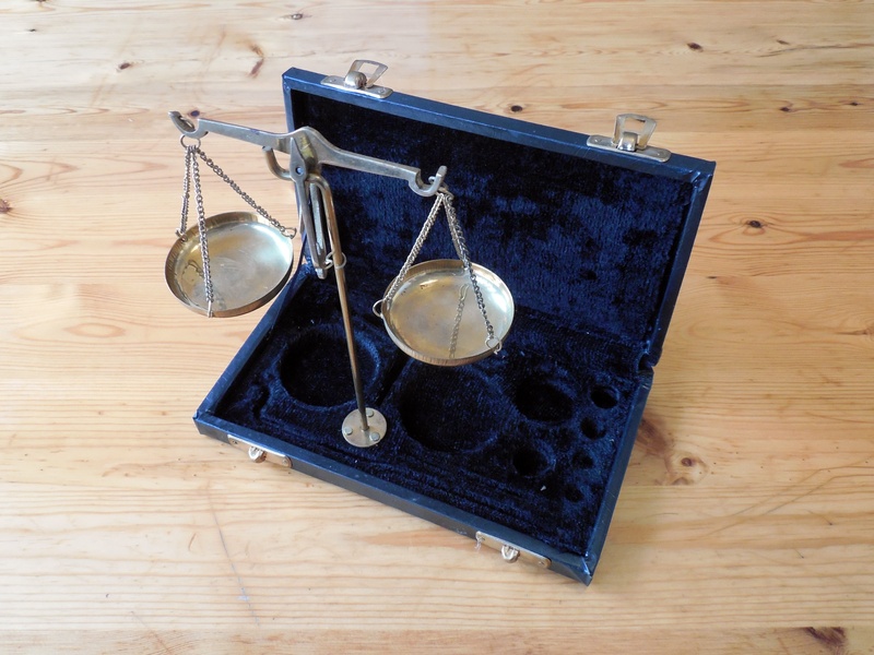 empty, 2K, weigh, blue, day, measure, metal, table, flooring, balance, personal accessory, wood - material, antique, weight scale, weigh out, weight, no people