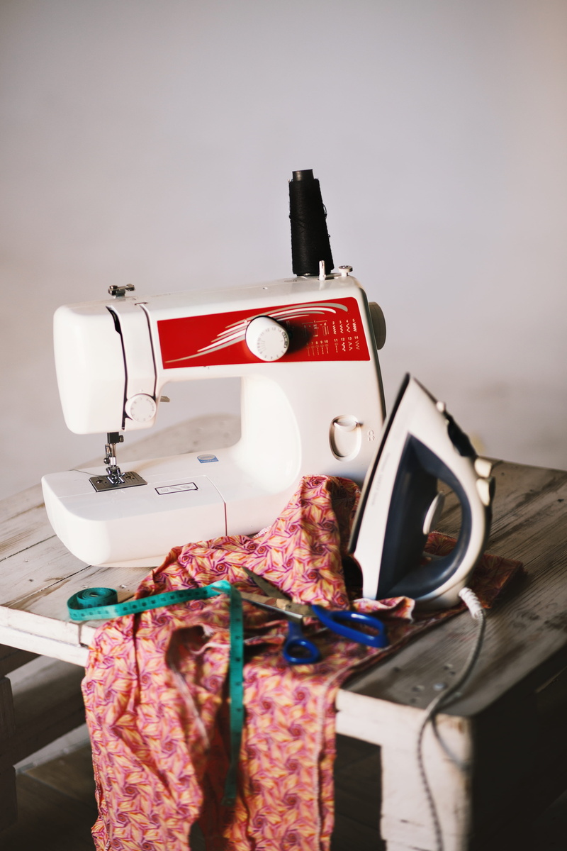 machine, equipment, scissors, close-up, fashion, sewing machine, choice, technology, drying, 5K, still life, clothes, sewing, no people, variation, thread
