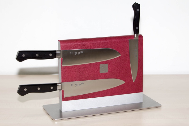 close-up, group of objects, metal, storage, stack, convenience, aluminium, single object, indoors, knife, wood - material, text, knife block, still life